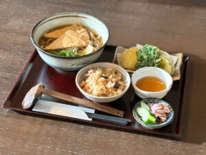 おすすめの一品きつねそば定食